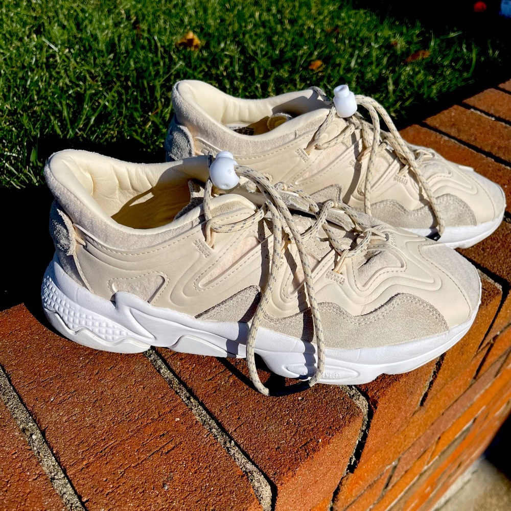 Ozweego sneakers